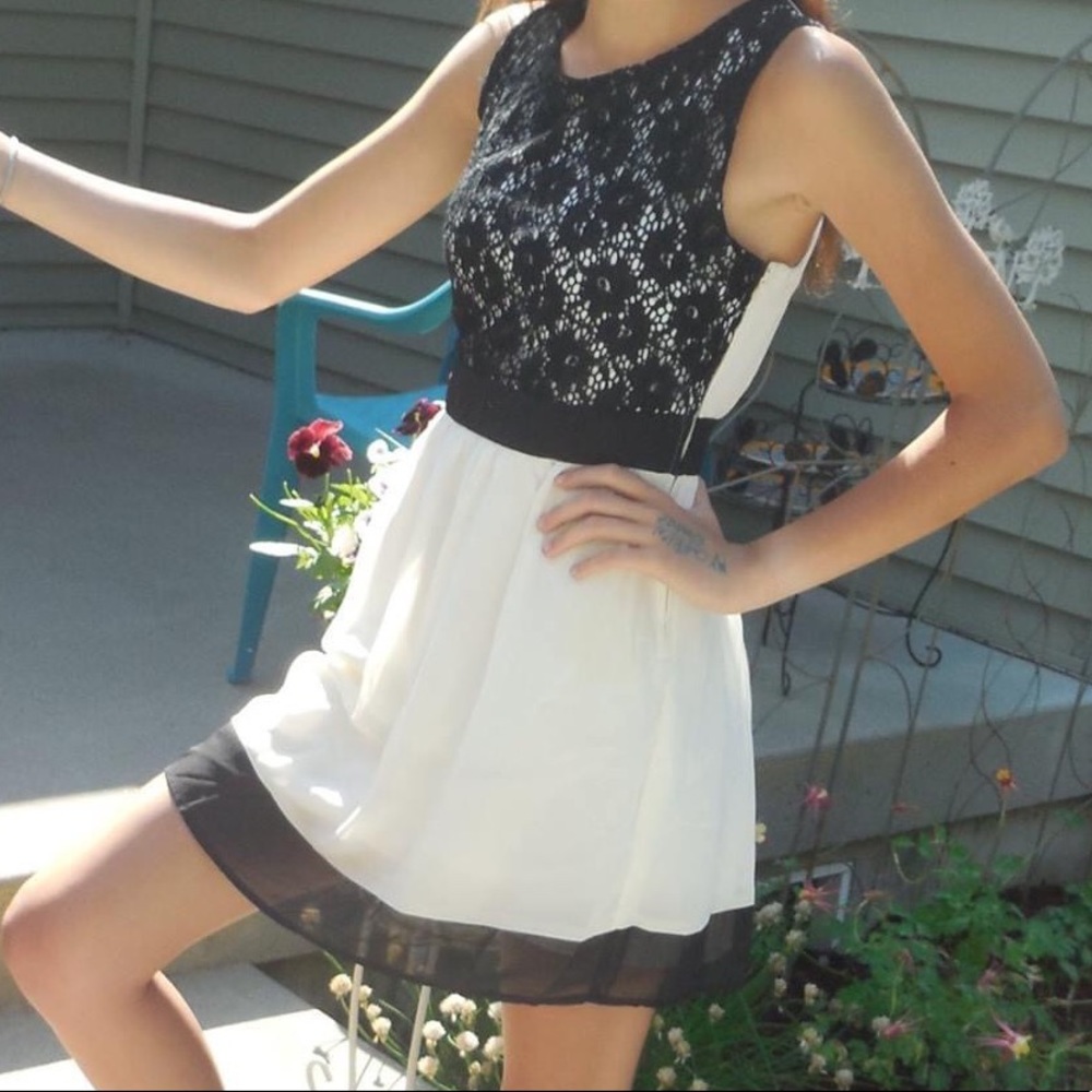 Short sleeveless dress
